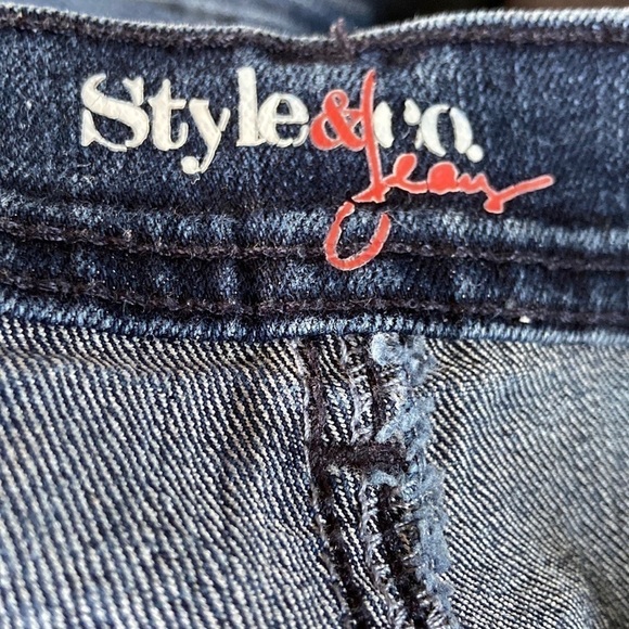 STYLE & Co Tummy Control Jeans With Great Pocket Detail And Back Seam. Fabulous! - Picture 2 of 10